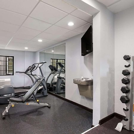 Quality Suites I-44 Tulsa Bagian luar foto