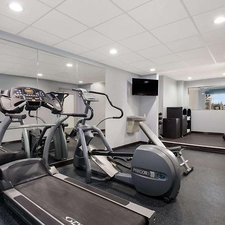 Quality Suites I-44 Tulsa Bagian luar foto