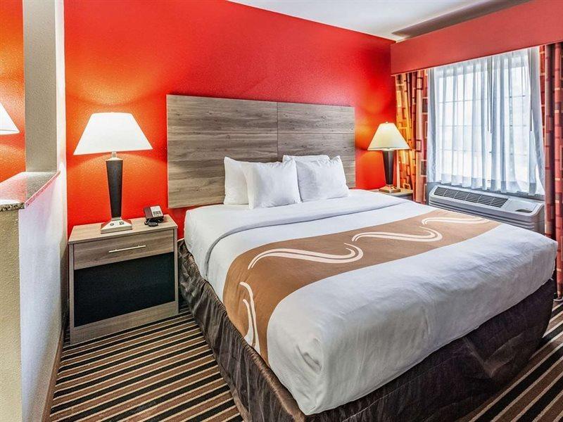 Quality Suites I-44 Tulsa Bagian luar foto