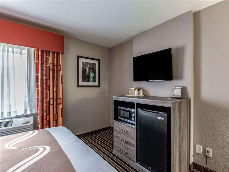 Quality Suites I-44 Tulsa Bagian luar foto
