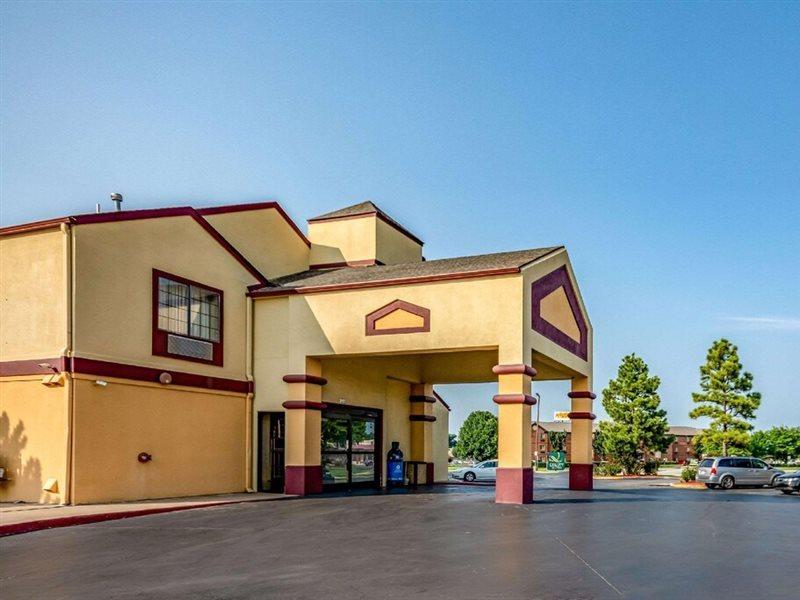 Quality Suites I-44 Tulsa Bagian luar foto