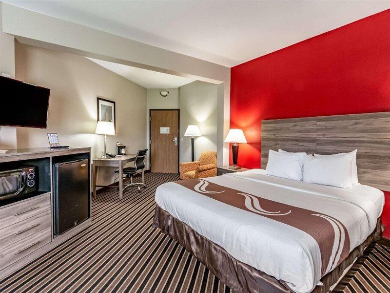 Quality Suites I-44 Tulsa Bagian luar foto