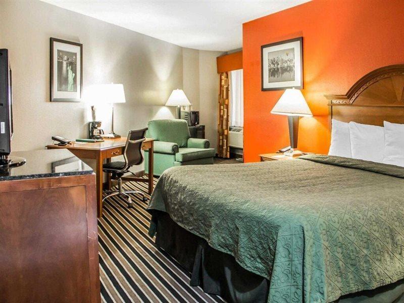 Quality Suites I-44 Tulsa Bagian luar foto