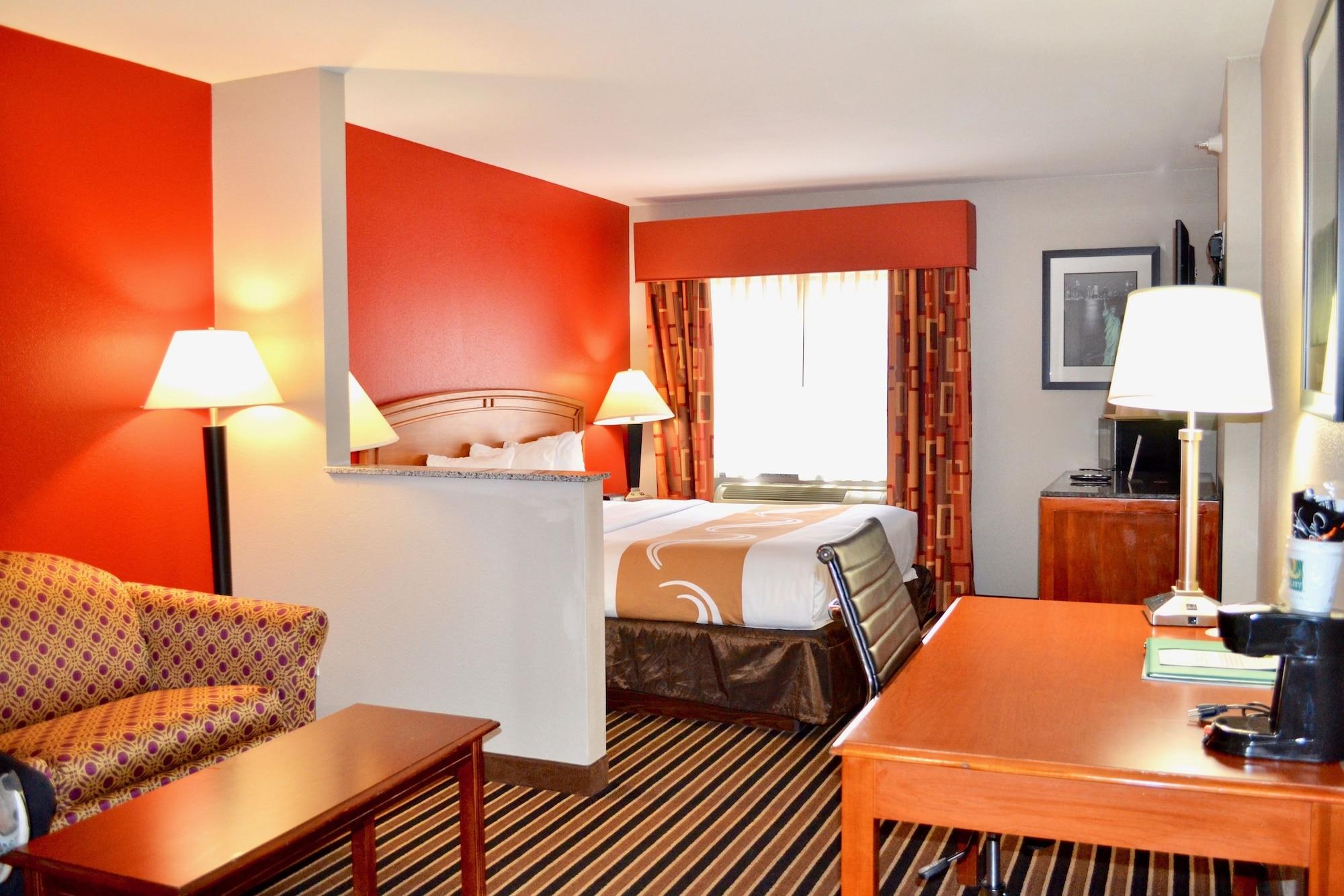 Quality Suites I-44 Tulsa Bagian luar foto