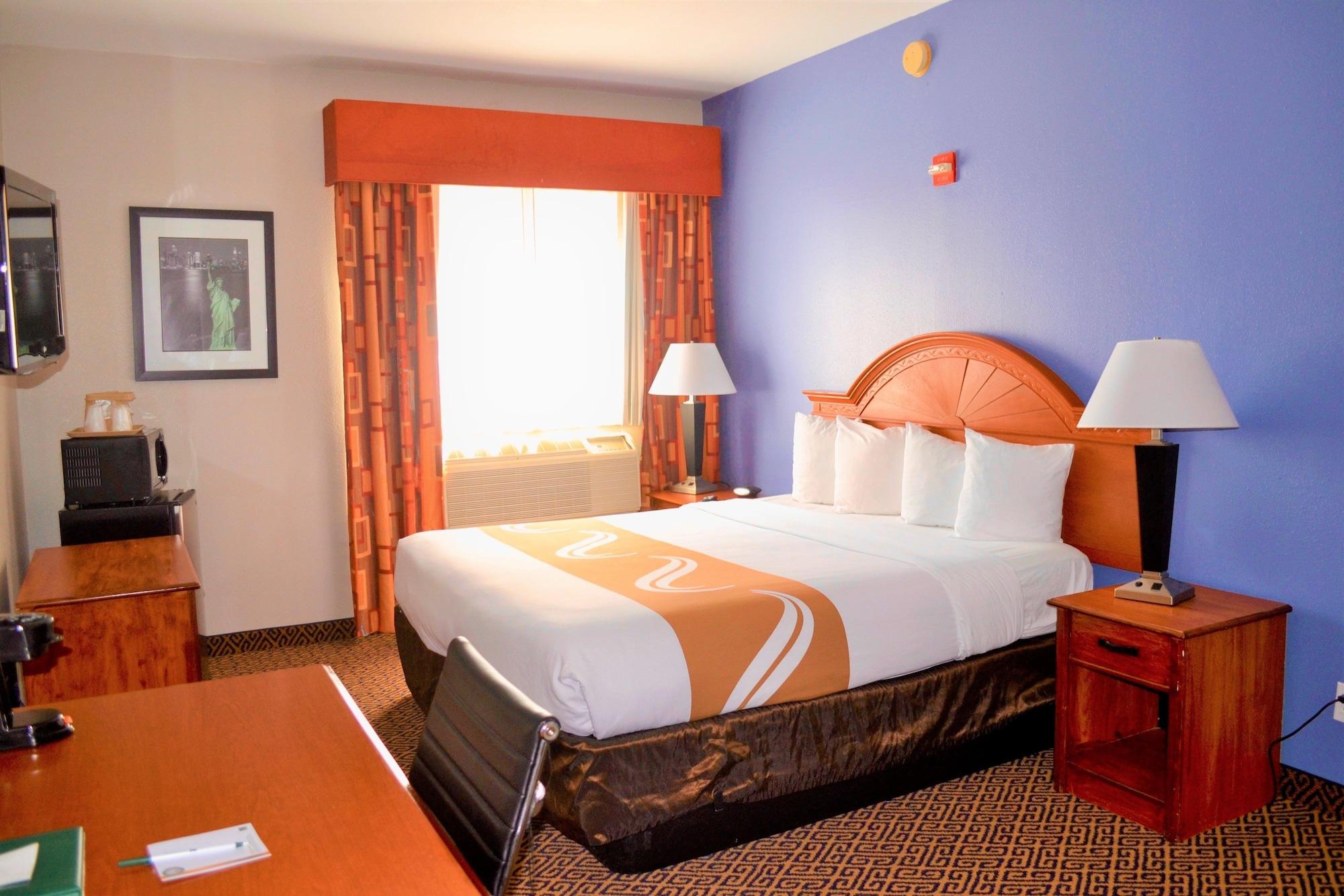 Quality Suites I-44 Tulsa Bagian luar foto