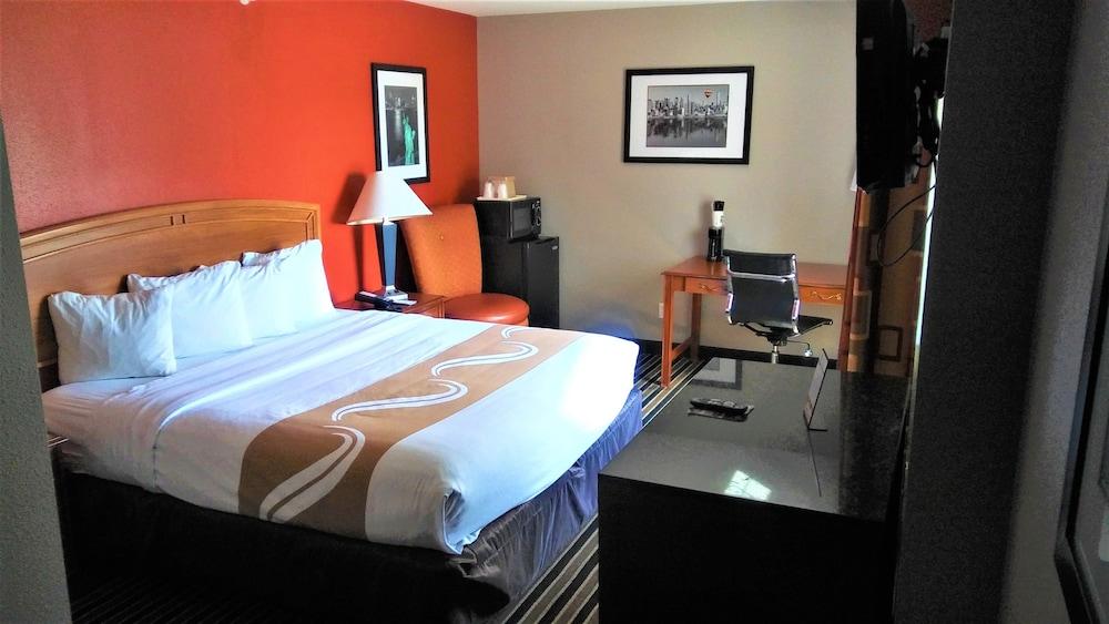 Quality Suites I-44 Tulsa Bagian luar foto