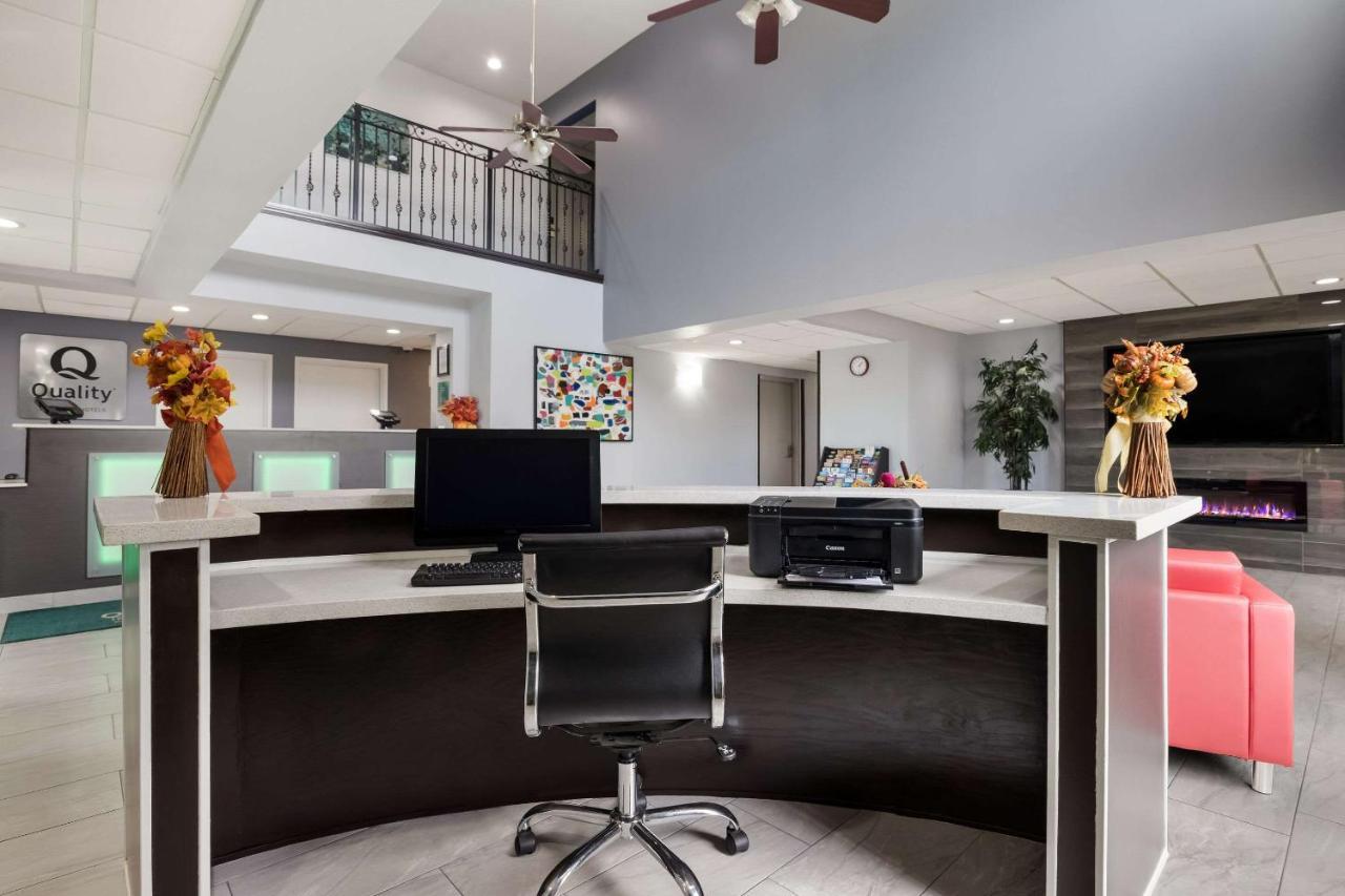 Quality Suites I-44 Tulsa Bagian luar foto
