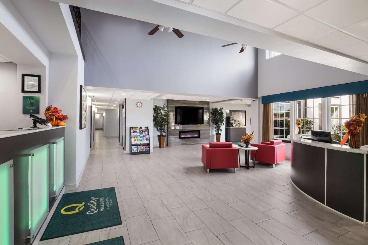 Quality Suites I-44 Tulsa Bagian luar foto