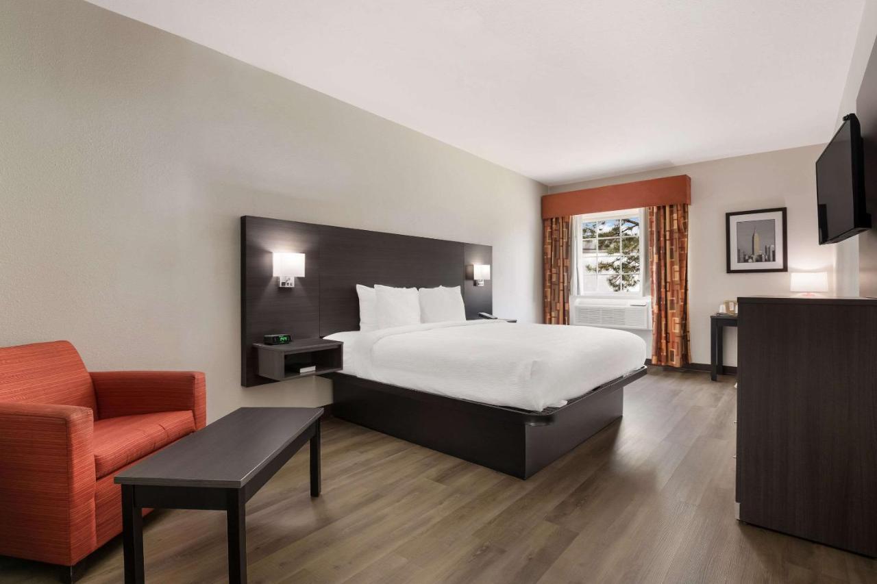 Quality Suites I-44 Tulsa Bagian luar foto