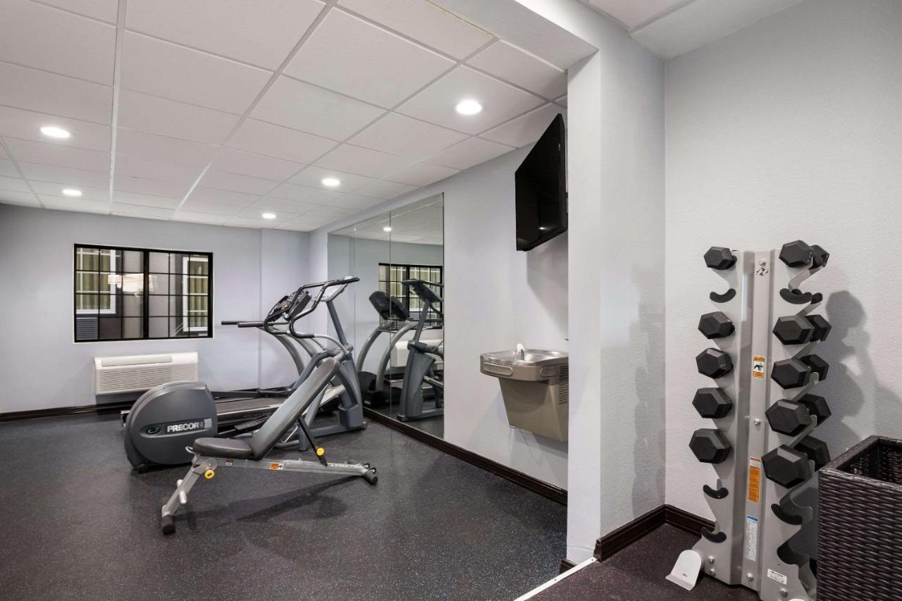 Quality Suites I-44 Tulsa Bagian luar foto