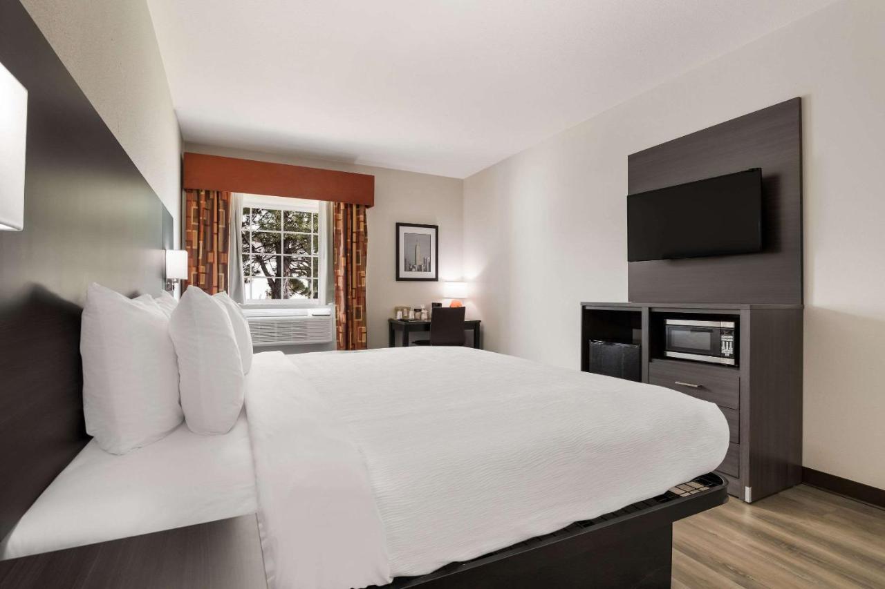 Quality Suites I-44 Tulsa Bagian luar foto