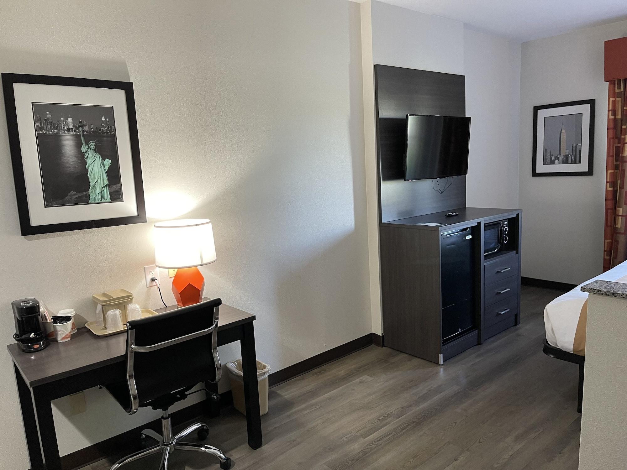 Quality Suites I-44 Tulsa Bagian luar foto