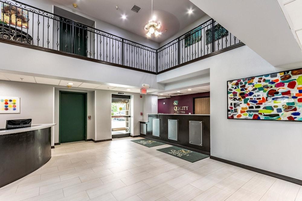 Quality Suites I-44 Tulsa Bagian luar foto