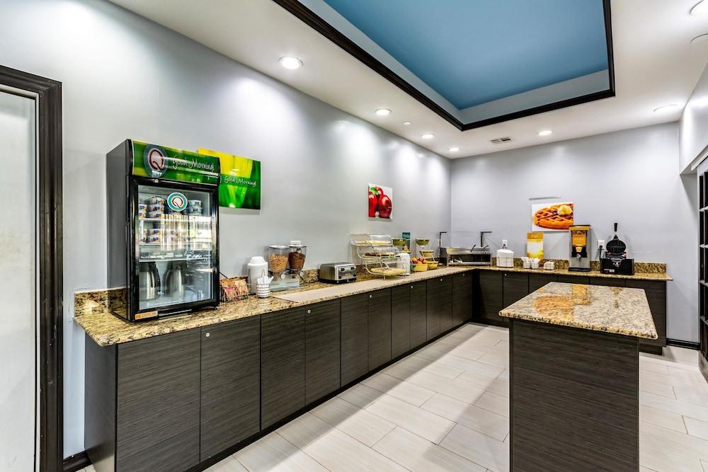 Quality Suites I-44 Tulsa Bagian luar foto