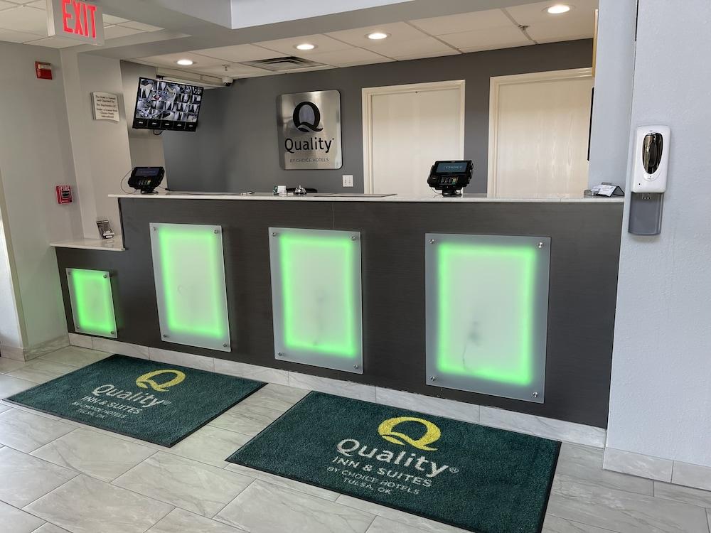 Quality Suites I-44 Tulsa Bagian luar foto