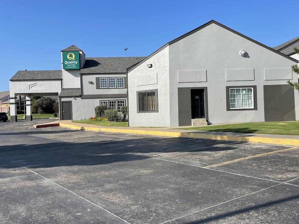 Quality Suites I-44 Tulsa Bagian luar foto