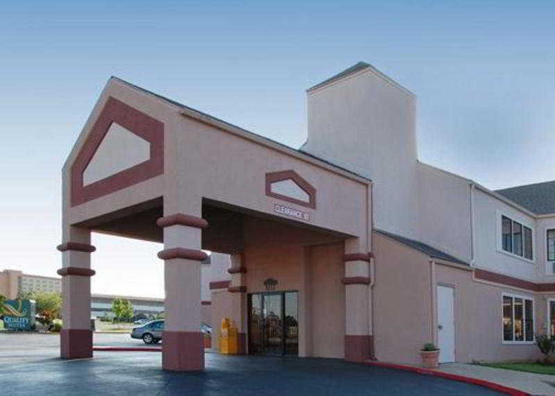 Quality Suites I-44 Tulsa Bagian luar foto